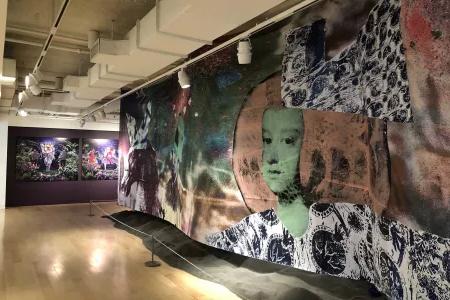 A large-scale mural is on view in an exhibit room of the Museum of the African Diaspora. 贝博体彩app，加利福尼亚.